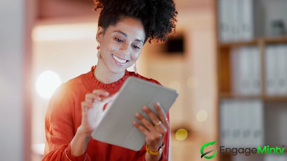 EngageMinty Marketing- und Kundenplattform auf einem Tablet